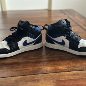 Youth Jordan’s Mid 1 Racer Blue